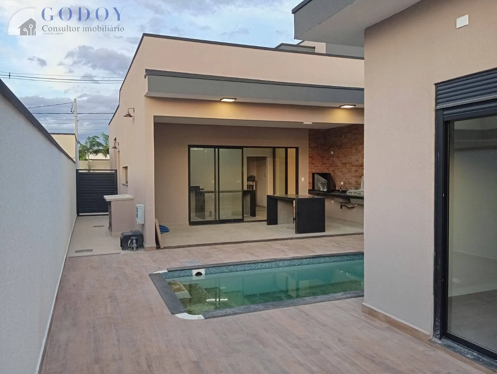 Imagem Residência Moderna com Área Gourmet, Piscina e 3 Suítes