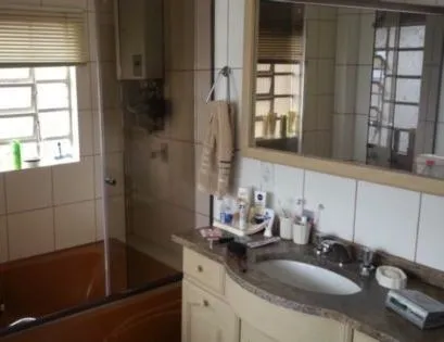 Imagem Casa para Venda - 330m², 5 dormitórios, sendo 1 suites, 7 vagas - Menino Deus