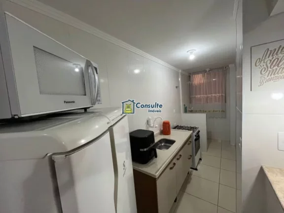 Imagem "Viva a experiência de morar pertinho da areia, em um apartamento aconchegante de 1 dormitório, porteira fechada, situado a poucos passos da praia, com uma vista lateral encantadora do mar que torna cada dia mais especial." Por apenas R$ 270.000,00. Agend