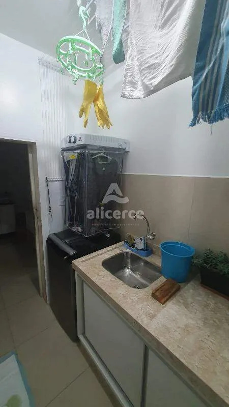 Imagem Apartamento semimobiliado com **03 dormitórios**, localizado em uma das regiões mais estratégicas do bairro Estreito.