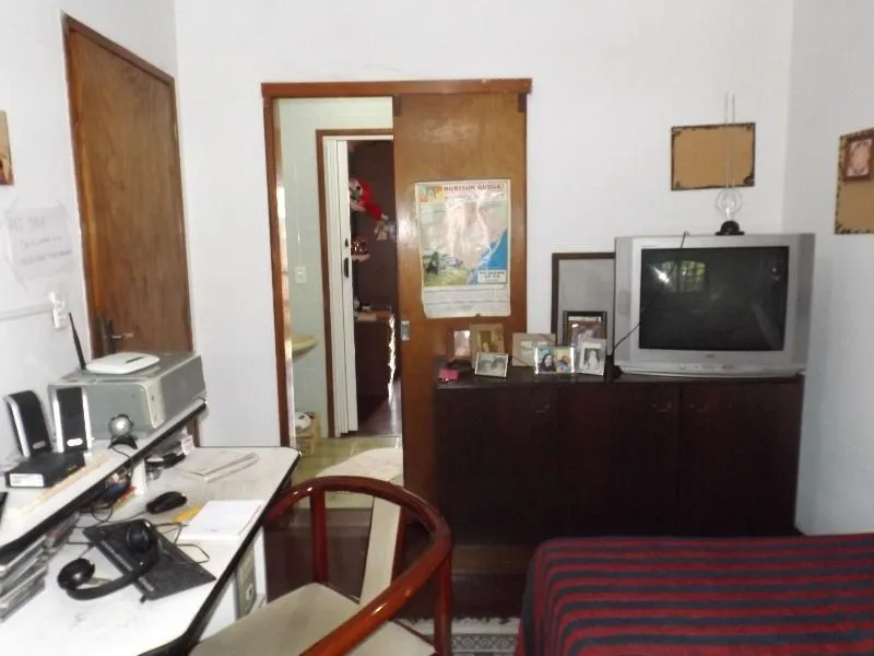 Imagem Casa para Venda - 250m², 3 dormitórios, sendo 3 suites, 7 vagas - Medianeira