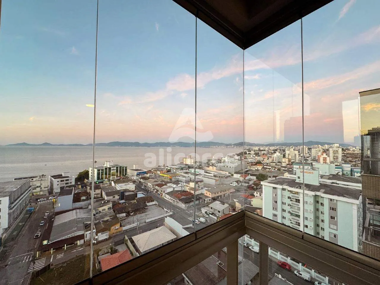Imagem Apartamento à venda com 3 quartos 2 suítes, 91,65m² em Barreiros São José