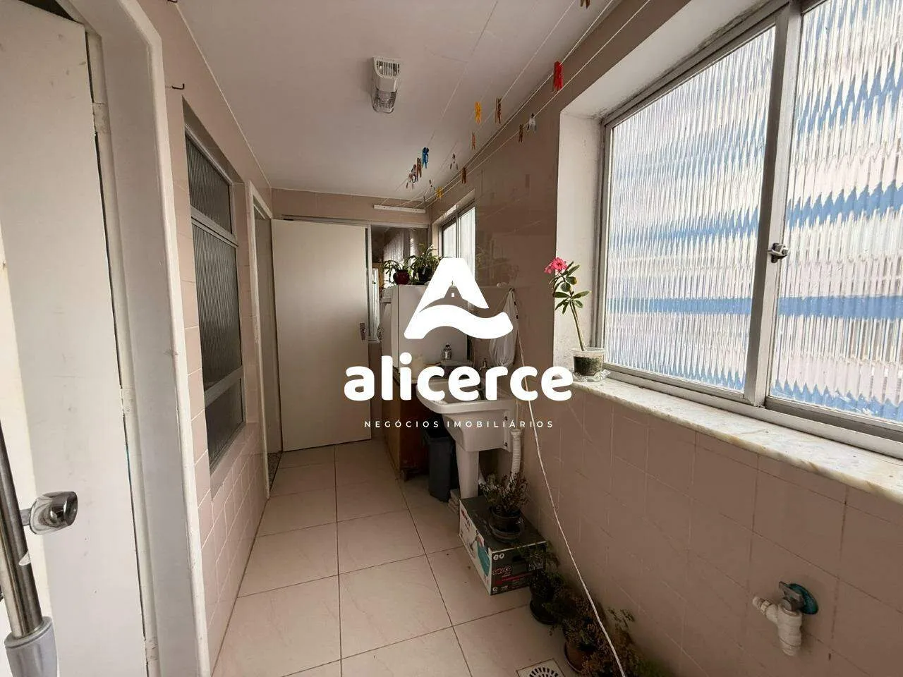 Imagem Apartamento à venda com 3 quartos 1 suíte, 122m² em Centro Florianópolis