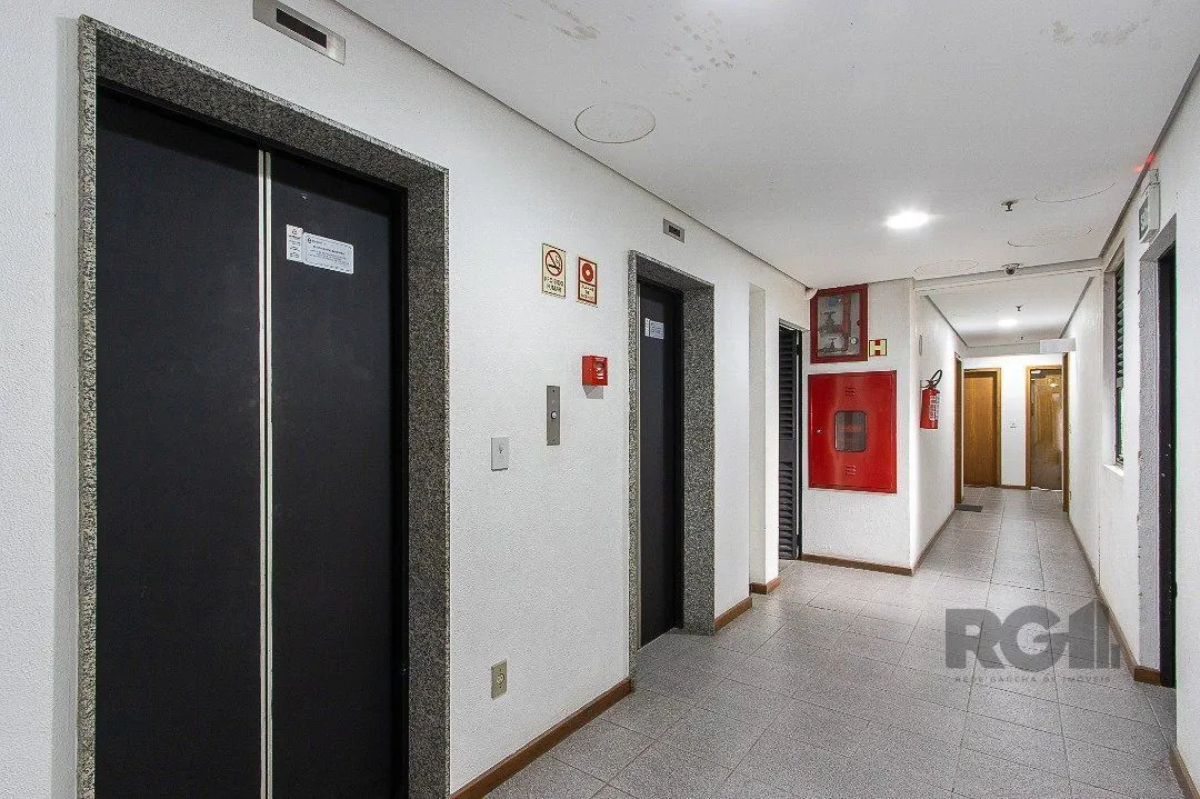 Imagem SALA COMERCIAL BAIRRO MENINO DEUS - 82m² DE ÁREA PRIVATIVA, 1 VAGA