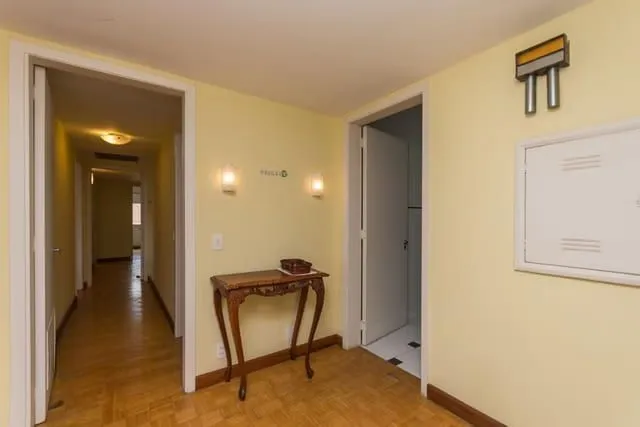 Imagem Apartamento 4 dorms à venda Rua Vinte e Quatro de Outubro, Moinhos de Vento - Porto Alegre