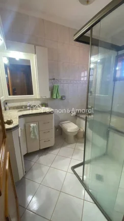 Imagem Casa com excelente distribuição, ambientes amplos e muita iluminação natural. Sala integrada, co...