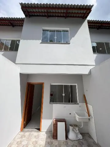 Imagem VENDA DE SOBRADO NO JARDIM AMAZONAS, EM ITAQUAQUECETUBA/SP, 65m² com 2 quartos, quintal gramado, churrasqueira e 02 vagas para auto. CONSULTE-NOS.