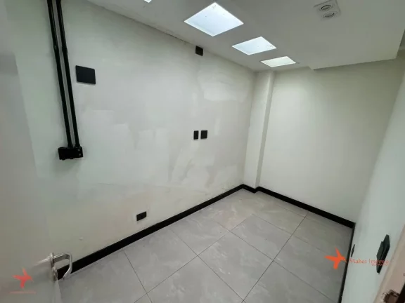 Imagem Casa Comercial à Venda em Pinheiros, São Paulo-SP: 5 Salas, 3 Banheiros, 1 Vaga de Garagem e 120m² de Área