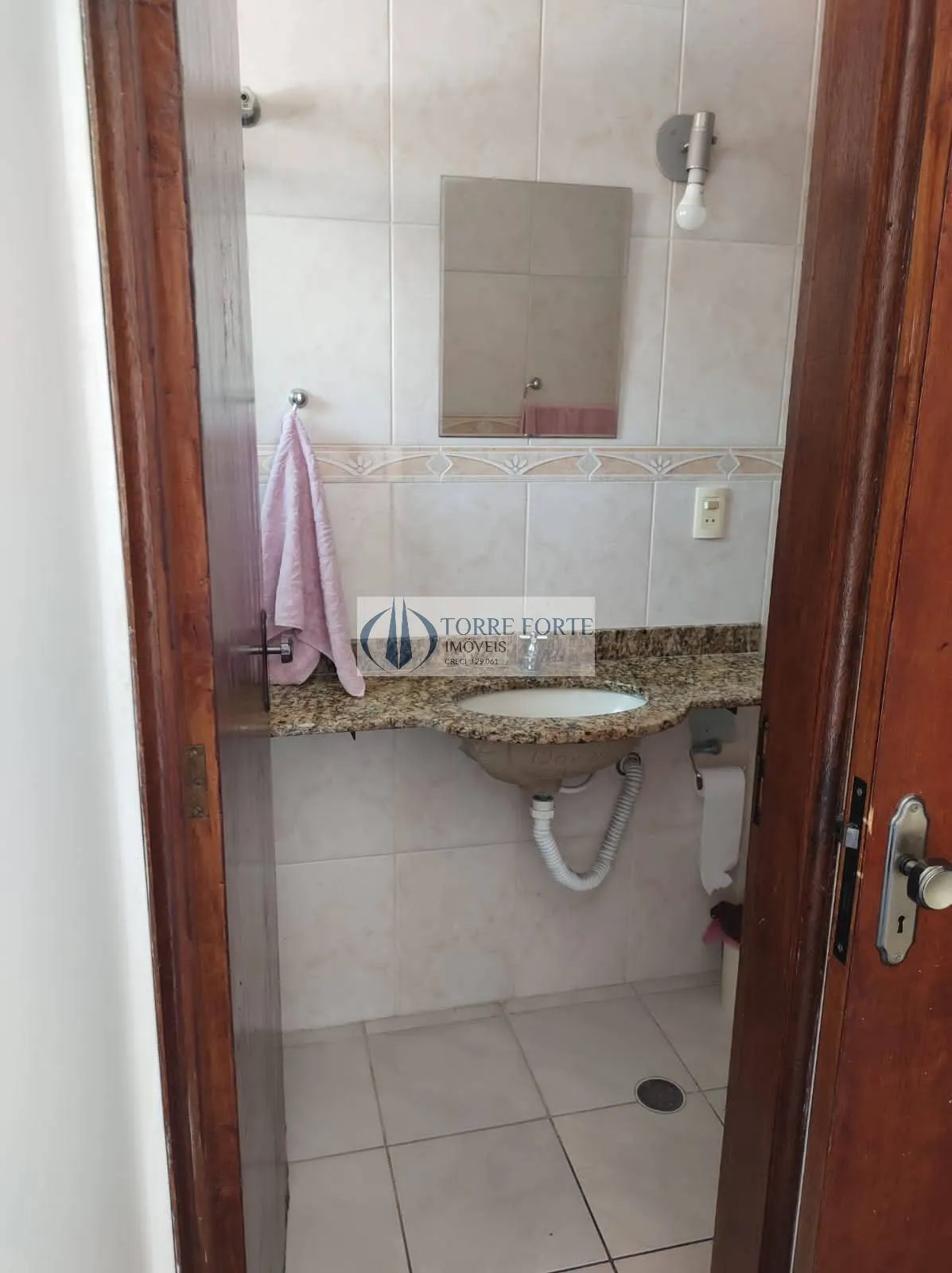 Imagem Sobrado em condominio com 3 dormitórios, 1 suite, 3 vagas na Vila Bertioga