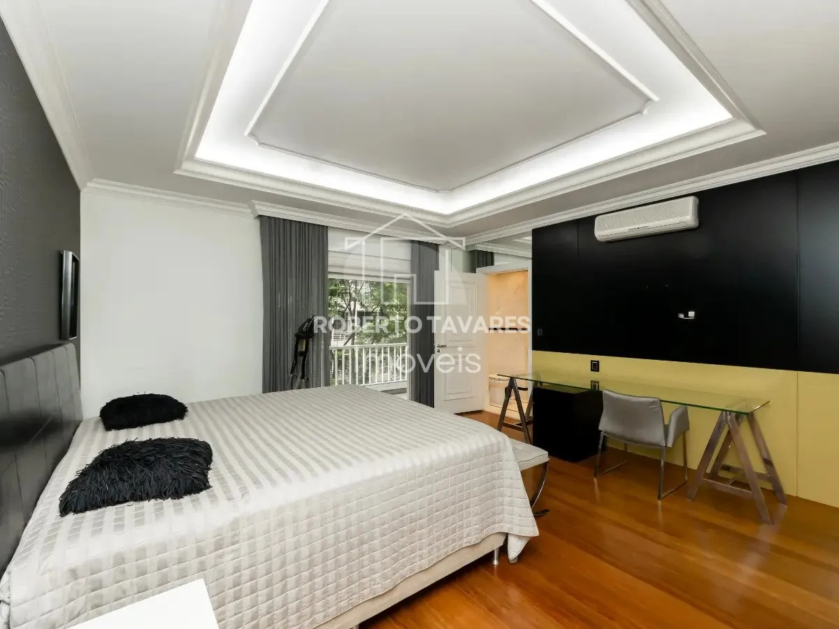 Imagem Apartamento com 392m² área útil - 3 dormitórios (3 suítes) c/ varanda integrada ao living - 1 escritório - 5 banheiros (1 lavabo) - 1 vaga c/ manobrista.