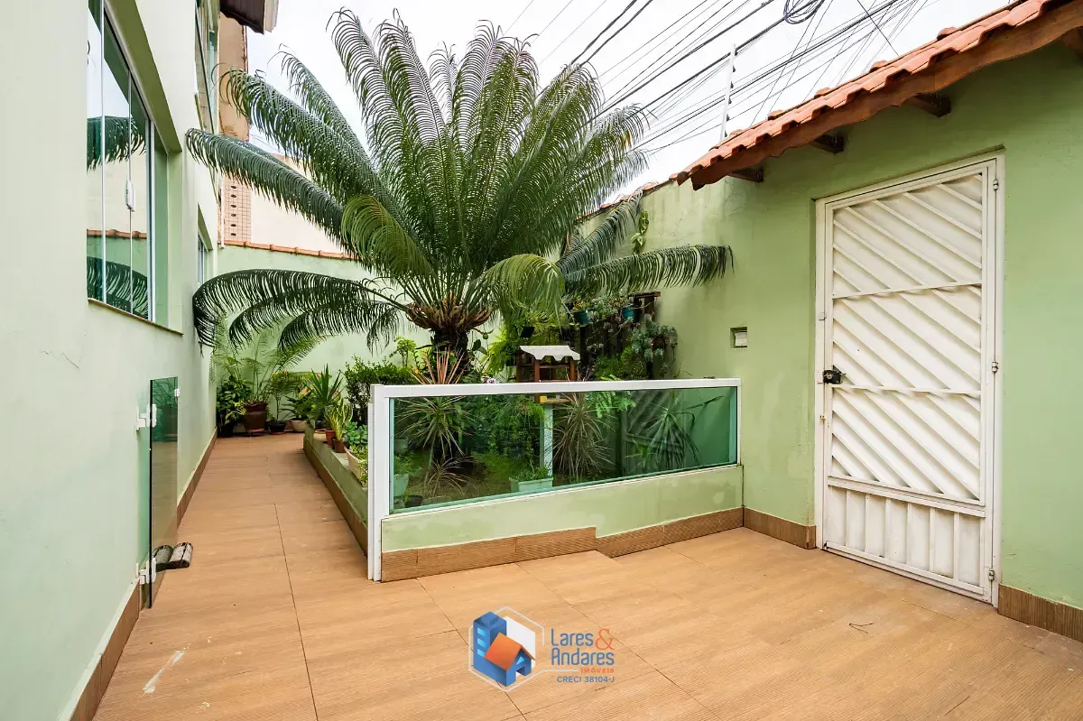 Imagem Sobrado para venda em Vila Esperança com 4 quartos, sendo 1 suíte, 328m²