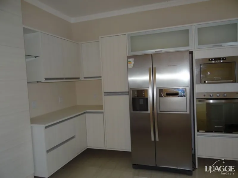 Imagem Casa para Venda - 305m², 3 dormitórios, sendo 3 suites, 4 vagas - Nonoai