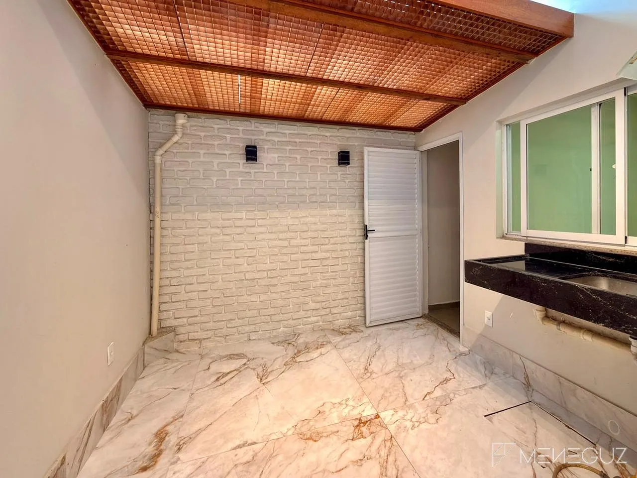Imagem Viva com lazer privativo e economia: piscina, sauna e energia solar