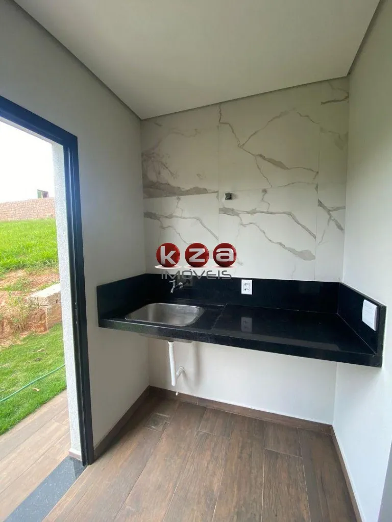 Imagem Casa de Luxo em Condomínio Campo de Toscana, Vinhedo-SP: 4 Quartos, 4 Suítes, 3 Salas, 6 Banheiros, 6 Vagas, 328m². Venda ou Locação.