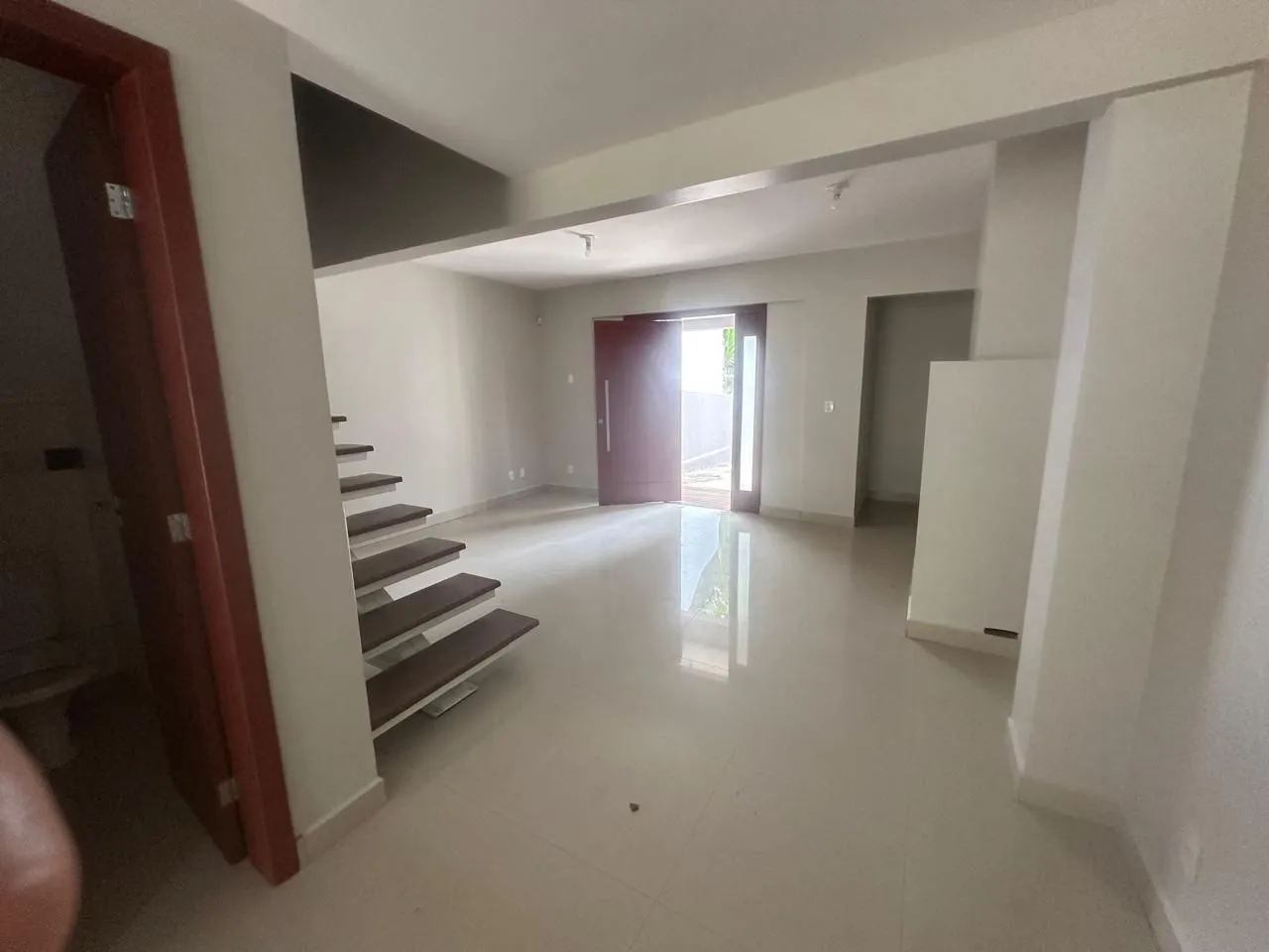 Imagem Vende-se casa com 4 suítes, 184m² e 4 vagas - Chácara das Pedras