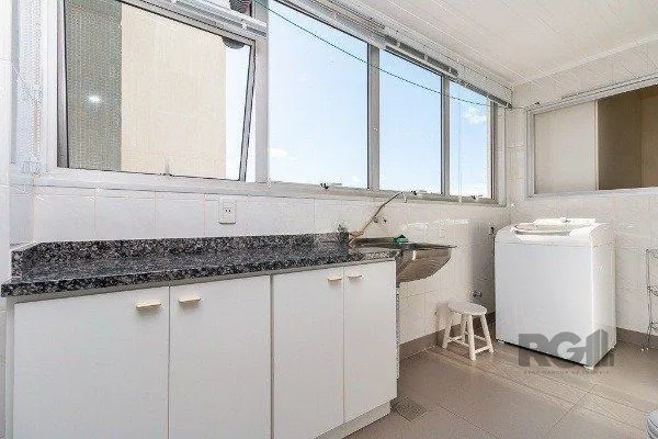 Imagem Vende-se amplo apartamento 3 quartos c/ suíte, 2 vagas, living com sacada e vista - 139m² - Auxiliadora