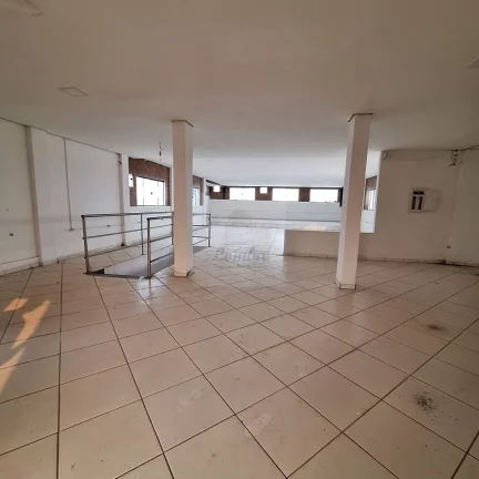 Imagem Prédio Comercial de Alto Padrão para Locação em Cuiabá-MT, Bairro Bosque da Saúde: 16 Salas, 17 Banheiros, 750m² de Área.