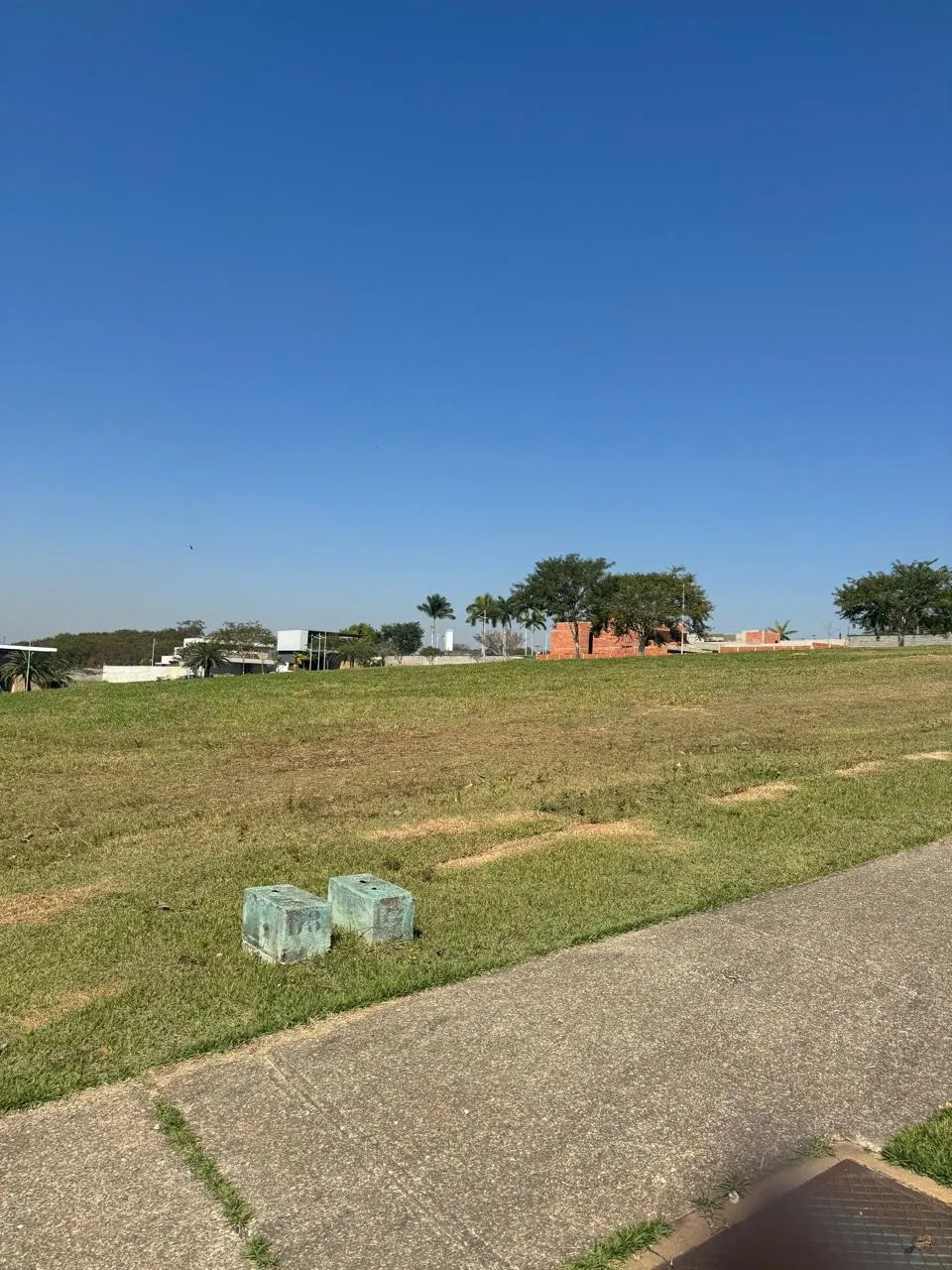 Imagem Terreno com 1.020,00 m2 de Área Localizado no Condomínio Saint Patrick