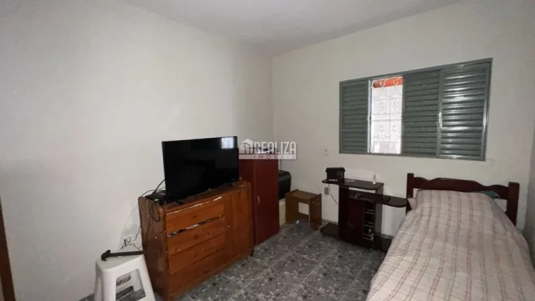 Imagem Casa de 3 dormitórios no bairro Vila Celeste, em Uberaba - Imperdível!