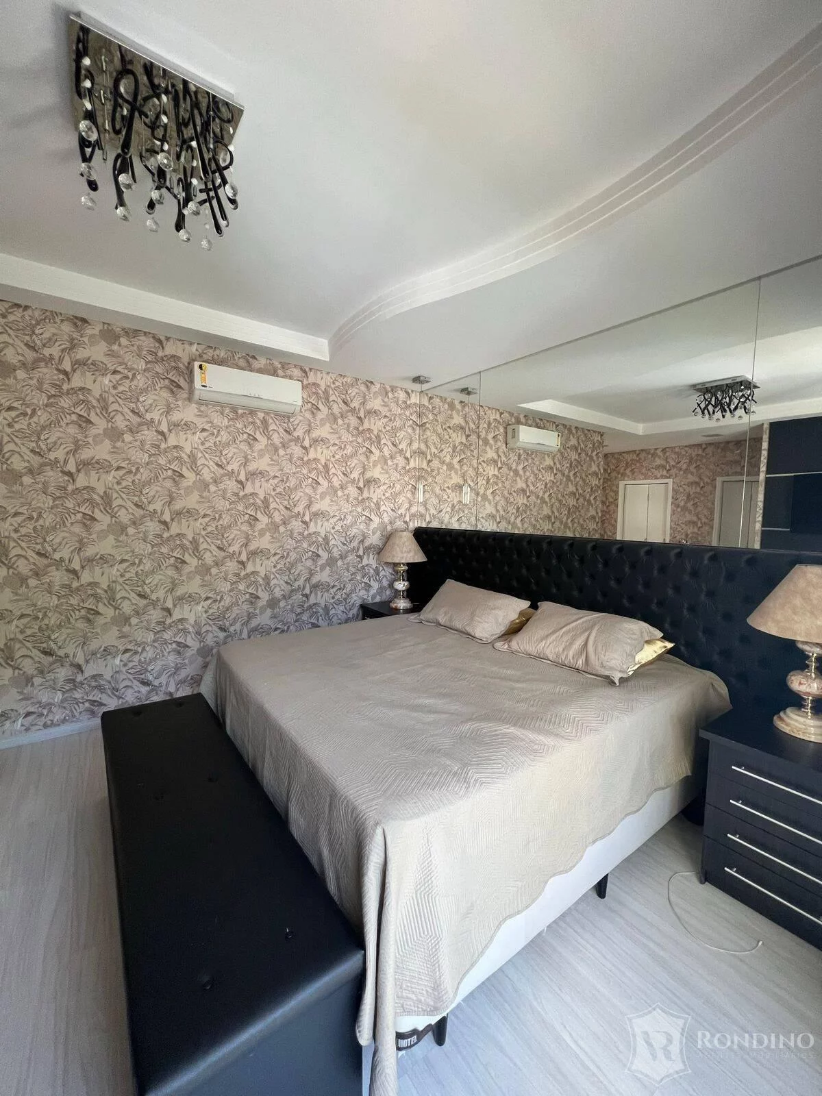 Imagem Casa com 4 suítes, brinquedoteca e área gourmet com piscina aquecida