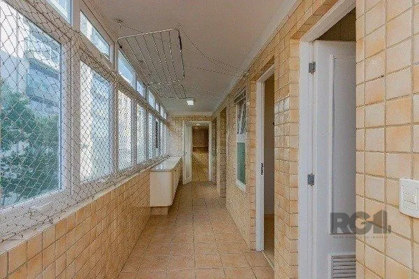 Imagem Vende-se luxuoso apartamento 3 quartos c/ suíte, dependência de empregada, gabinete, 2 vagas cobertas - 283m² - Moinhos de Vento