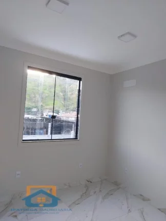 Imagem Casa Duplex de 3 quartos e 2 Vagas de garagem no Bairro Tirandetes