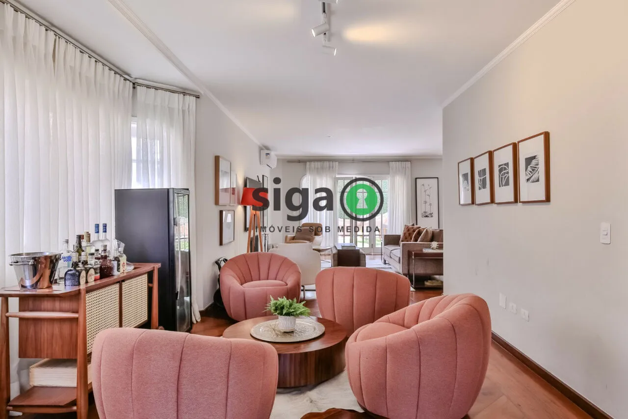Imagem Casa sofisticada com 5 quartos, piscina privativa e sótão versátil!