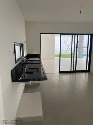 Imagem Venda de Casa em Condomínio de Luxo em Buraquinho, Lauro de Freitas-BA: 4 quartos, 4 suítes, 2 salas, 1 banheiro, 2 vagas, 295m².
