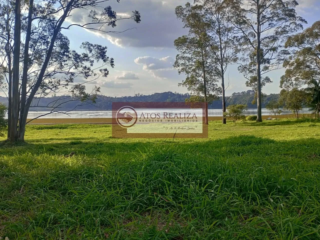 Imagem Vendo Oportunidade no parque do terceiro lago. Vendo casa em condomínio parque terceiro lago, terreno de 504m², 180m² de área útil, 2 Dormitirios, sacada, 2 salas, 2 Banheiros, 3 vagas de garagem, canil e poço artesiano, valor de SUPER Oportunidade. R$ 65