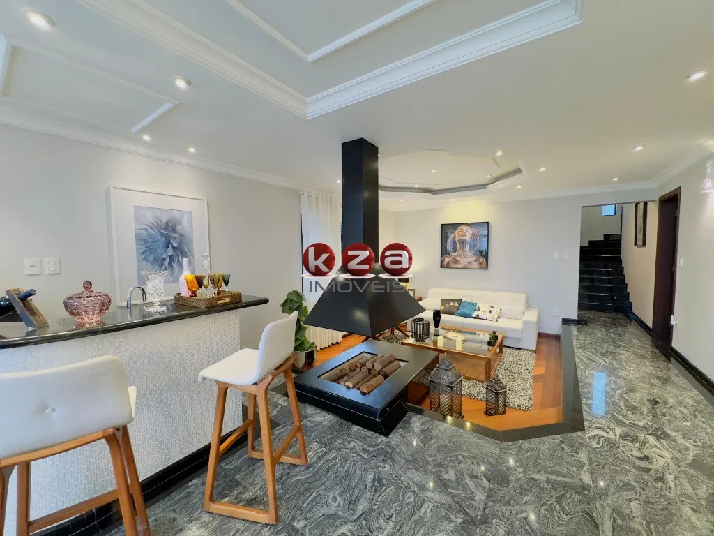 Imagem Casa de luxo a venda no Condomínio Reserva Colonial em Valinhos: 3 suítes + 1, 4 salas e amplo espaço gourmet com piscina.