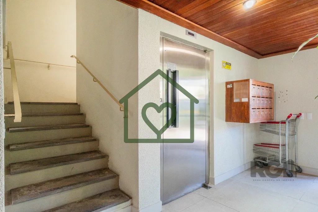 Imagem Apartamento de um quarto (dormitório), sacada e uma vaga de garagem no bairro Santana em Porto Aleg...