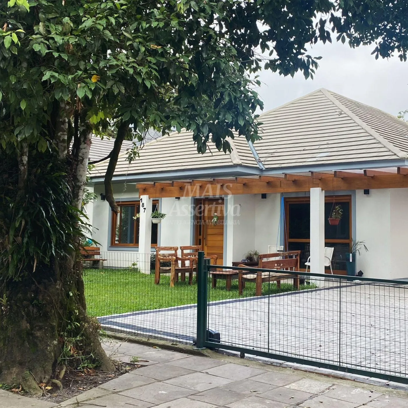 Imagem Excelente casa à venda na Serra Gaúcha, no município de Gramado/RS-3 dormitórios