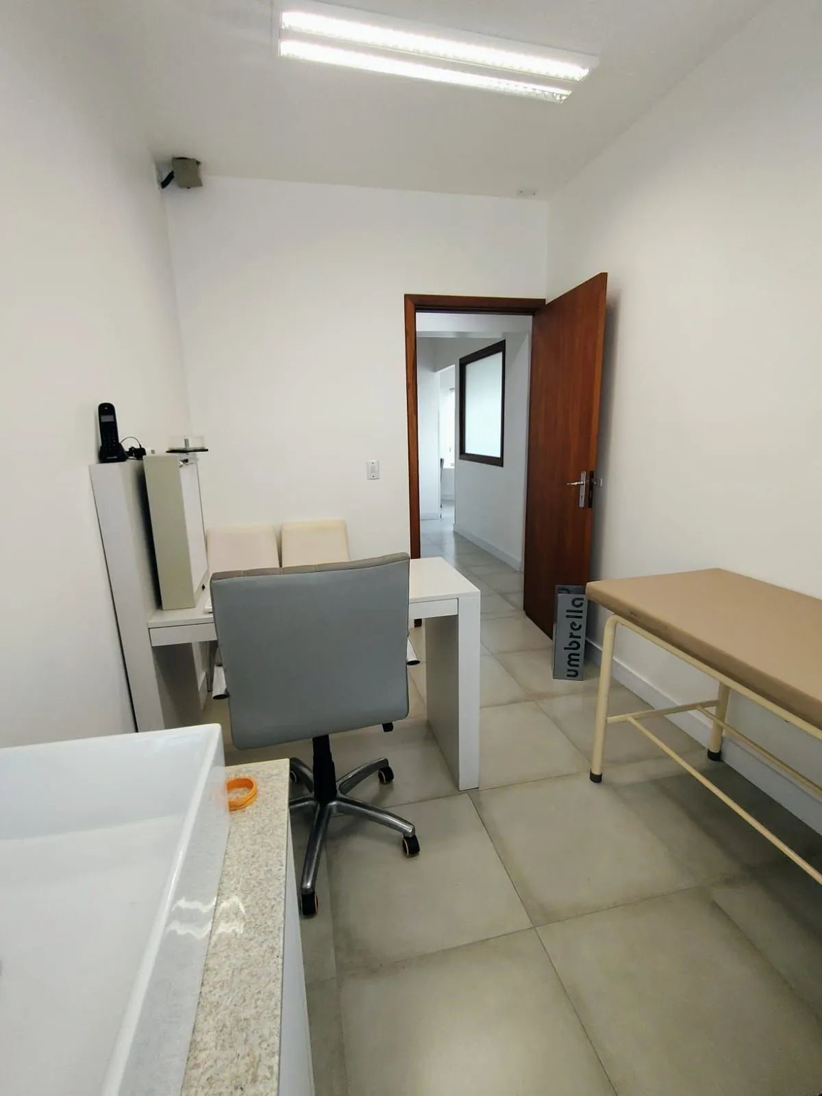 Imagem Sala ampla pois é ligada a outra ao lado do Colégio Santa Inês perto do Zaffari.