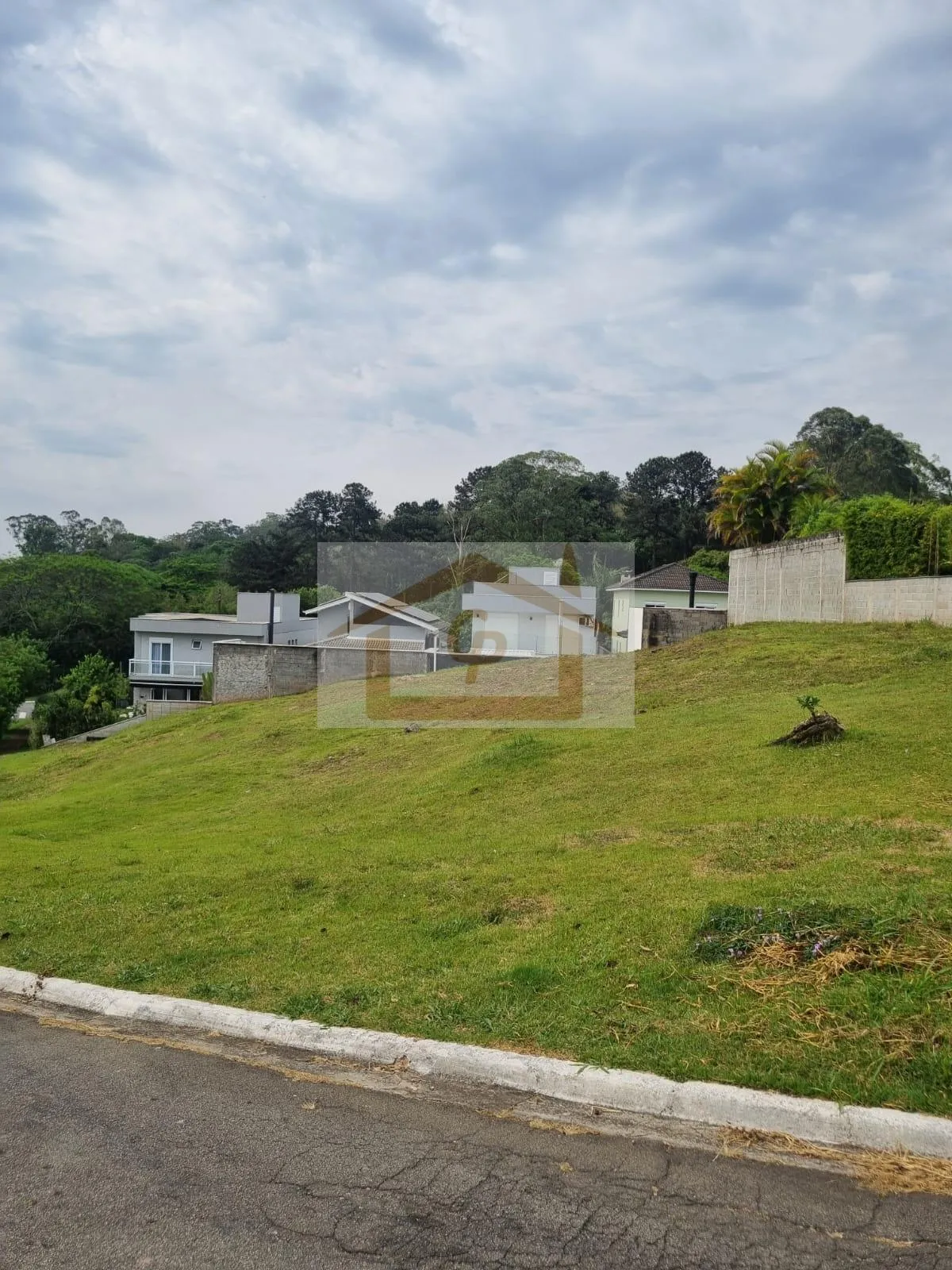 Imagem Residencial faz encontro com o parque Cemucam!!! Terreno com 901 metros