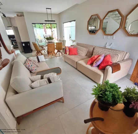 Imagem Casa em Condomínio de Alto Padrão com 4 Quartos e 2 Suítes em Catu de Abrantes, Camaçari-BA - 150m² - Imperdível!