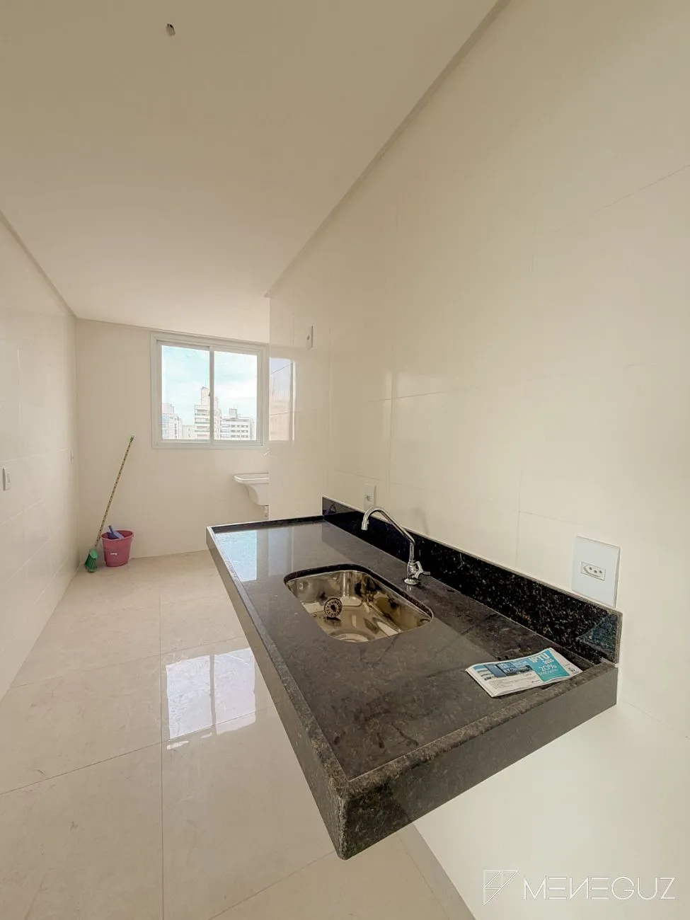 Imagem Apartamento quarto e sala a venda na Praia do Morro, em prédio novo, com lazer
