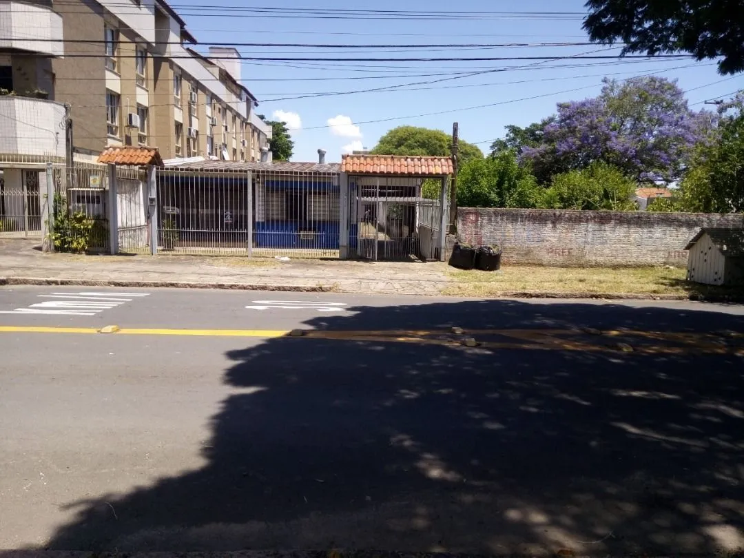 Imagem Casa para Venda - 200m², 3 dormitórios, 8 vagas - Cristal