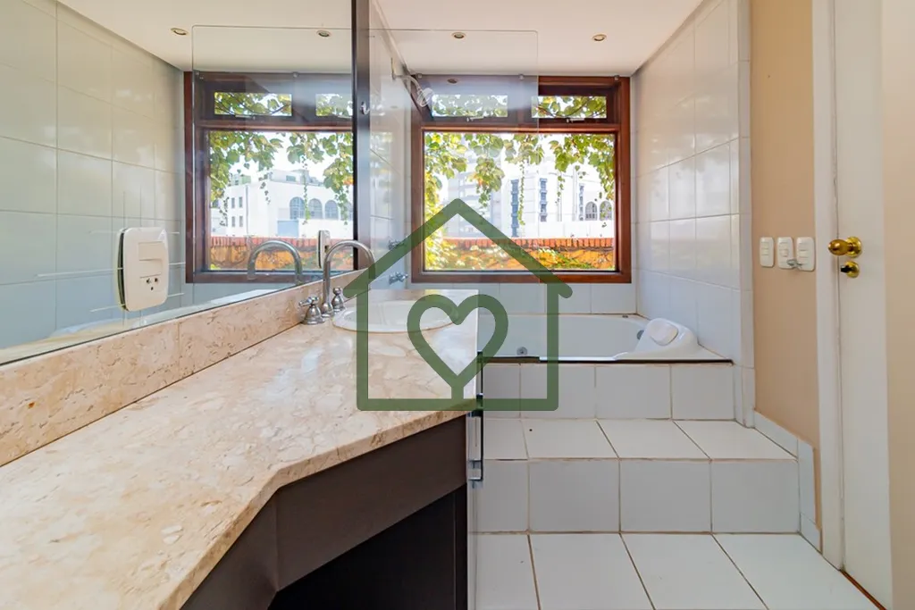 Imagem Apartamento com 94 metros privativos, cozinha integrada com área social, sacada fechada e banheiro,...