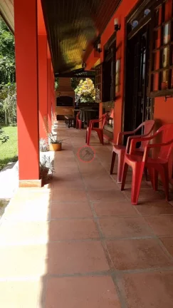 Imagem CASA COM 3 QUARTOS , SALA ESTAR ,SALA DE JANTAR, PISCINA, LAVANDERIA , ACESSO AO RIO ,BANHEIROS, LAVABO,3 VAGAS,974 mt de terreno
