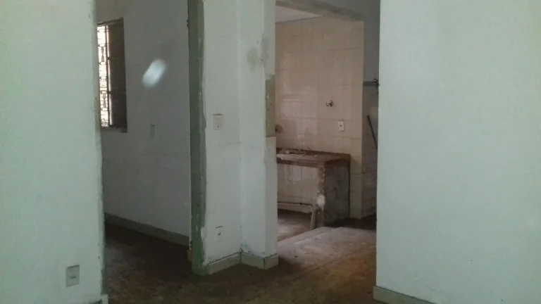 Imagem Salão comercial, com mezanino, escritório com 03 salas, 02 banheiro e cozinha.Excelente localizaç...