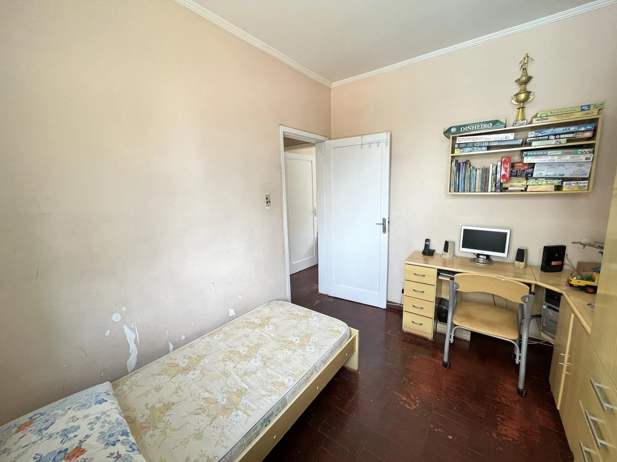 Imagem Apartamento de 3 quartos com dependência de empregada bairro Moinhos de Vento