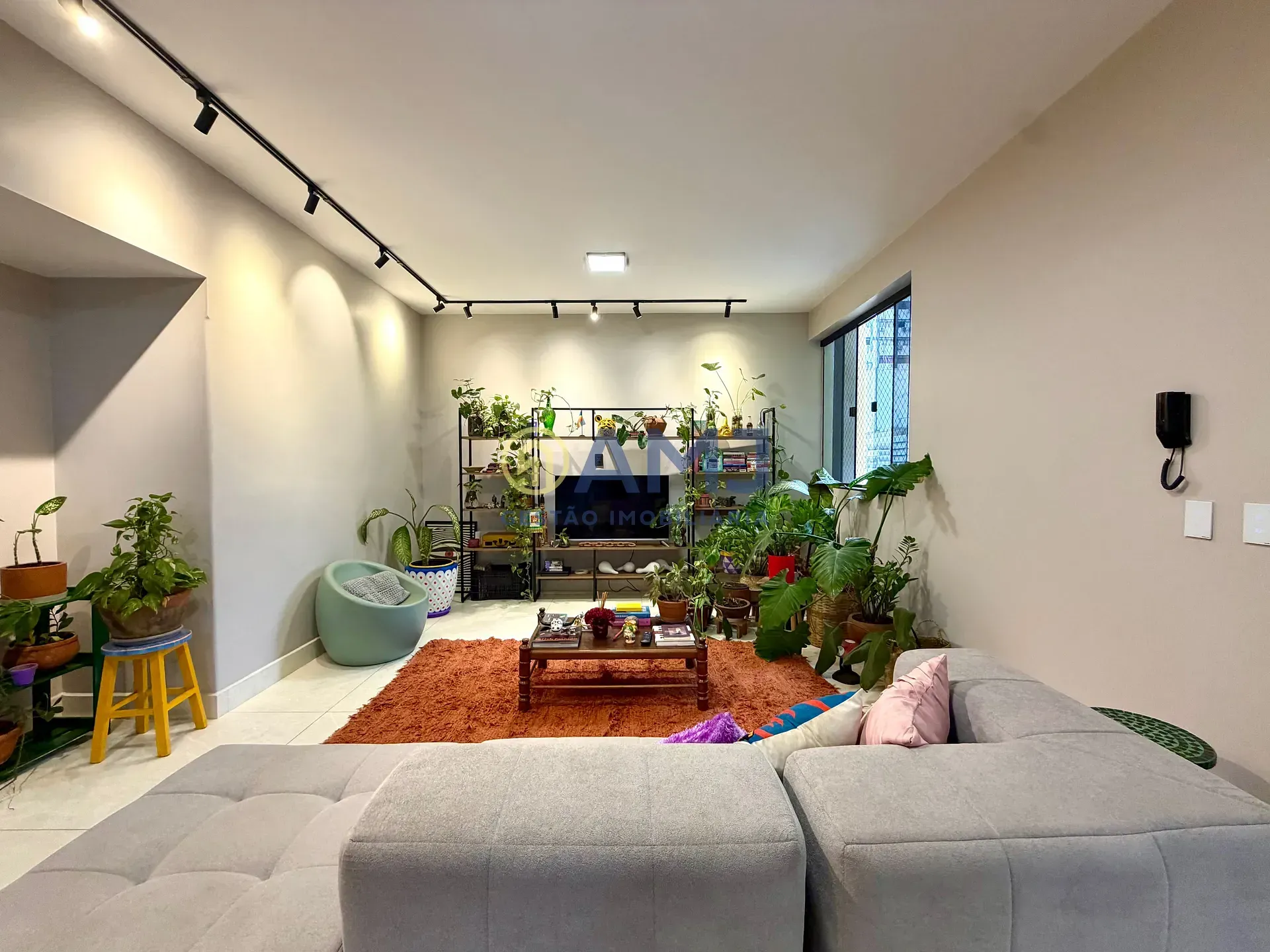 Imagem APARTAMENTO MOBILIADO E TOTALMENTE REFORMADO À VENDA - CENTRO | RUA 07