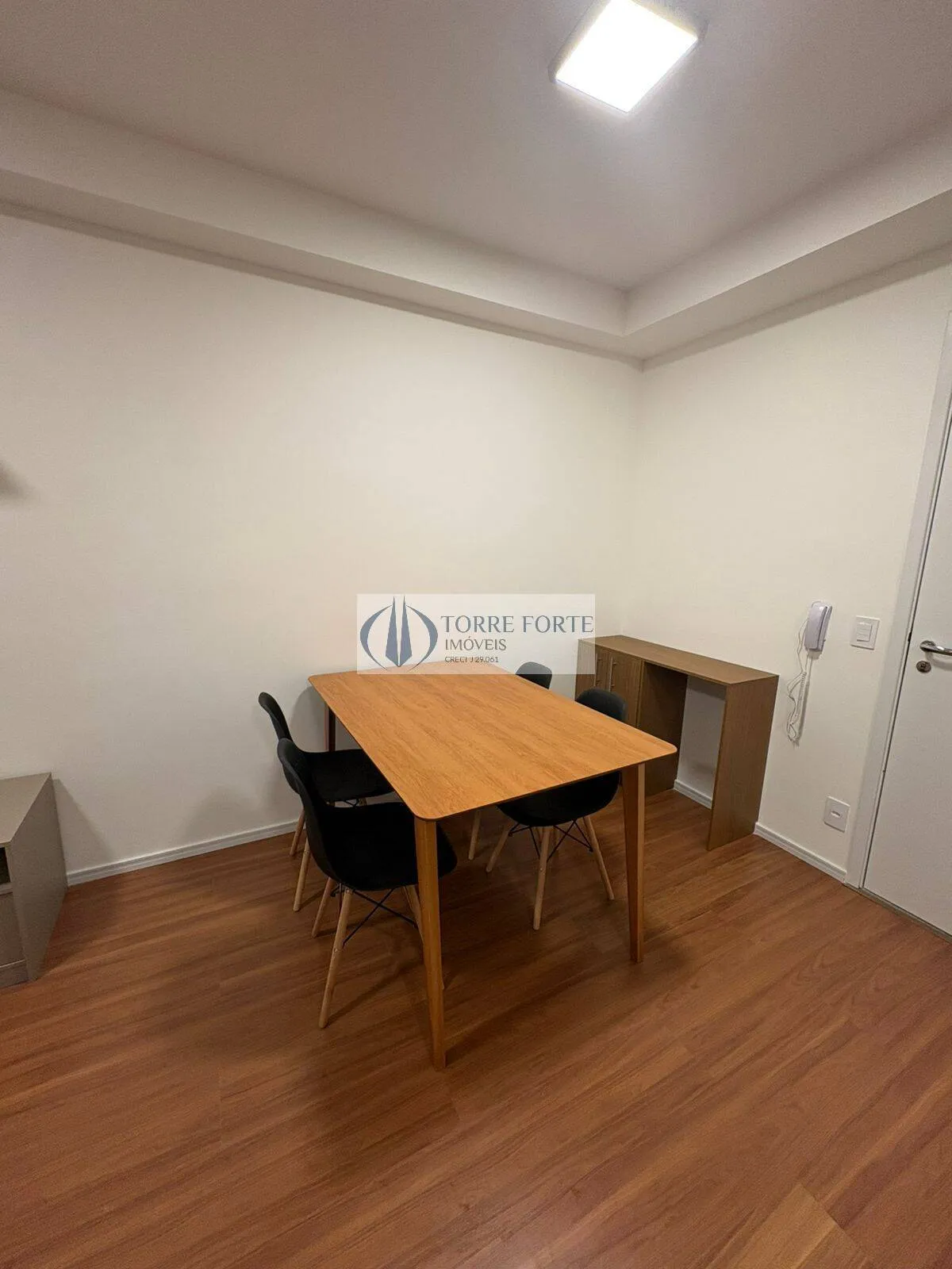 Imagem Apartamento Mobiliado com 2 Dormitórios e Varanda no Belém
