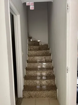 Imagem Sobrado com 270 m² 4 Dormitorios sendo 2 Suietes e 3 vagas de Garagens