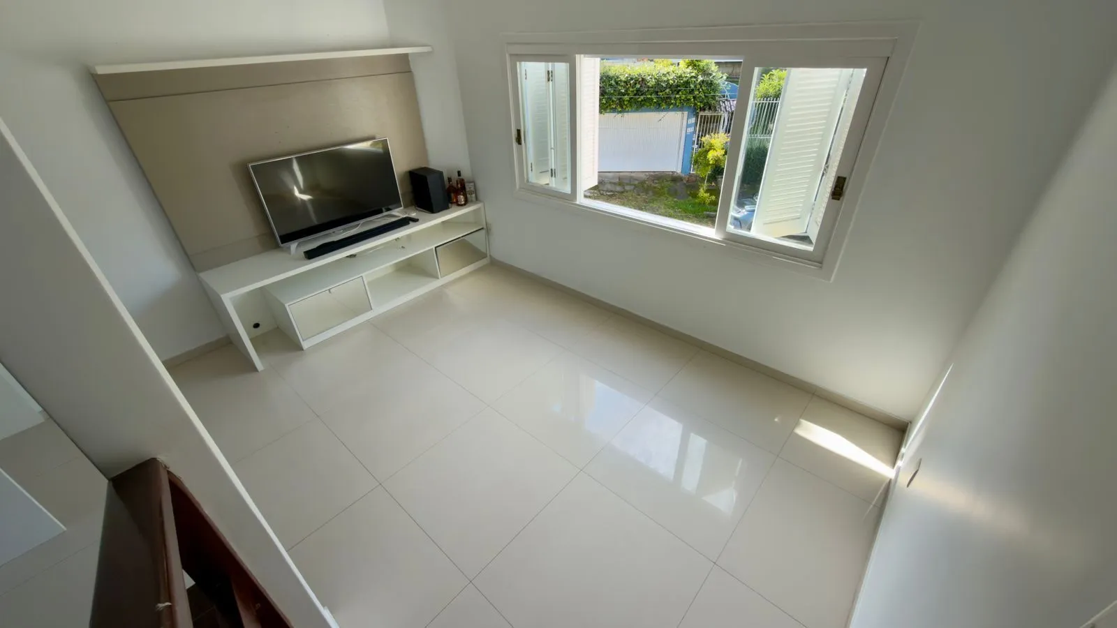 Imagem Casa com 02 quartos e 02 vagas no Bairro Jardim Itu em Porto Alegre