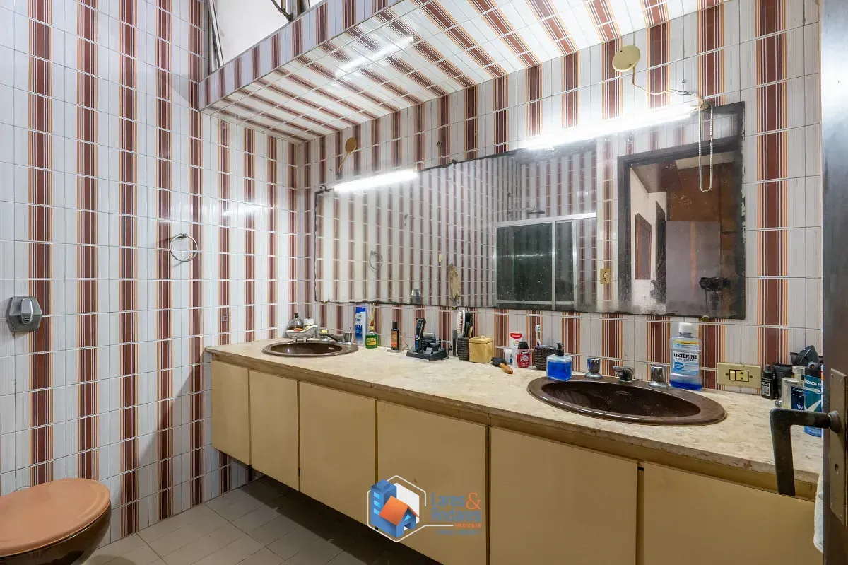 Imagem Casa para venda em Moema com 3 quartos, sendo 3 suítes, 330m²
