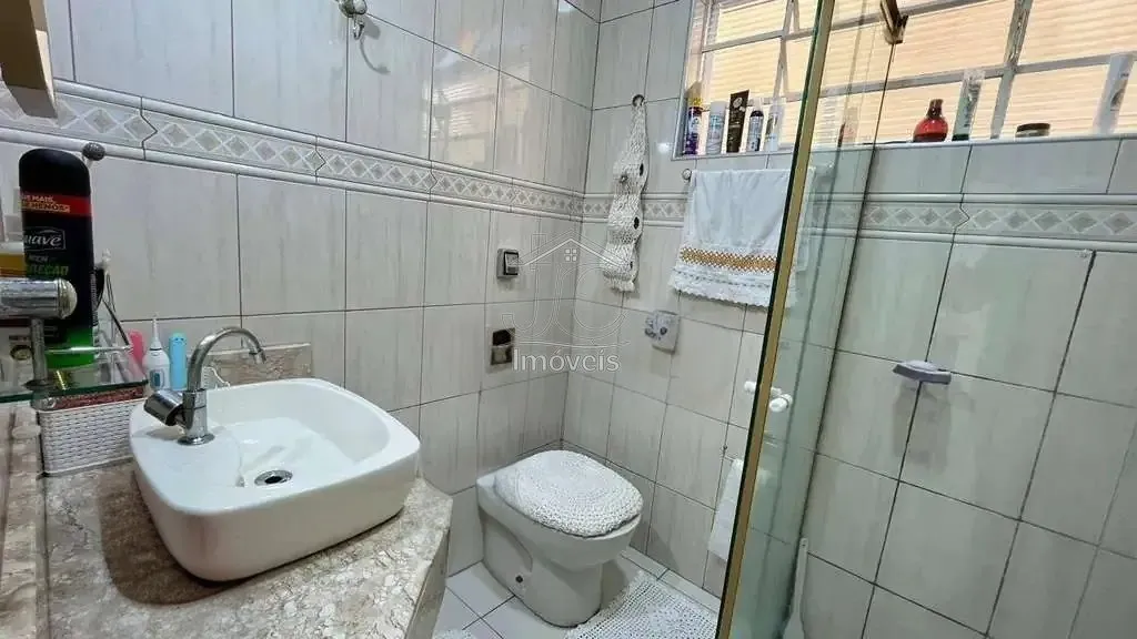 Imagem Casa com 3 dormitórios e amplo terreno na Vila Santana em Valinhos!