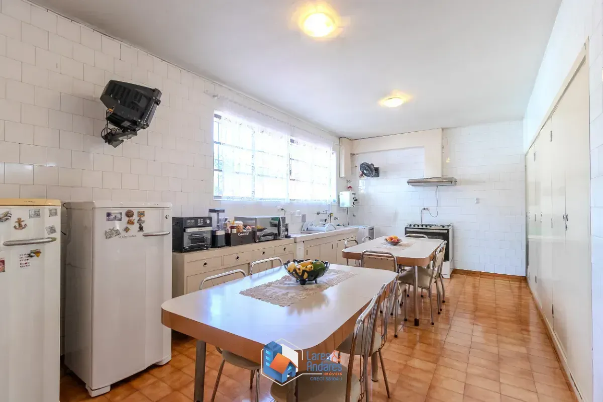 Imagem Sobrado para venda em Aclimação com 4 quartos, sendo 1 suíte, 452m²