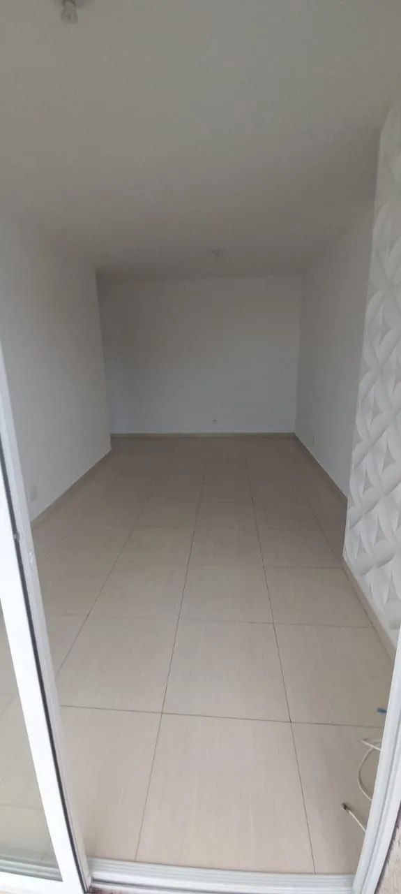 Imagem Apartamento à venda, no condomínio Reserva Anáua todo com piso porcelanato e armário na cozinha