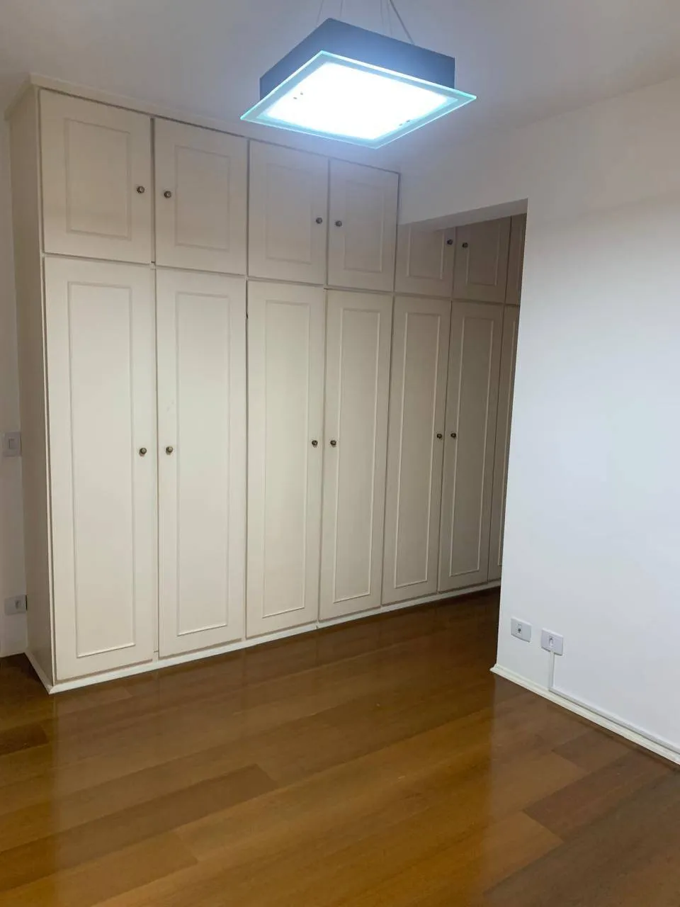 Imagem Apartamento de 4 Quartos (2 Suítes) para Aluguel em Alphaville Empresarial, Barueri - SP